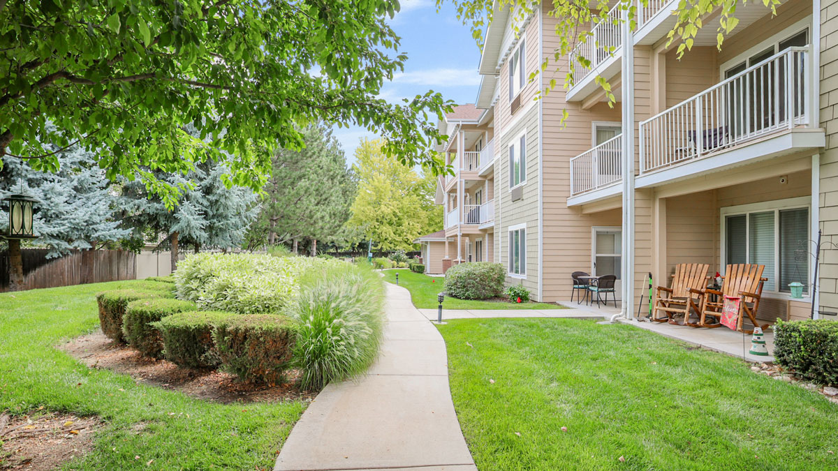 Exterior view of Salmon Creek Gracious Retirement Living