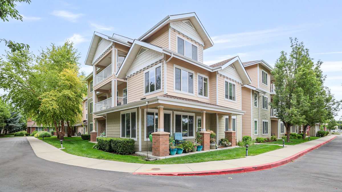 Exterior view of Salmon Creek Gracious Retirement Living