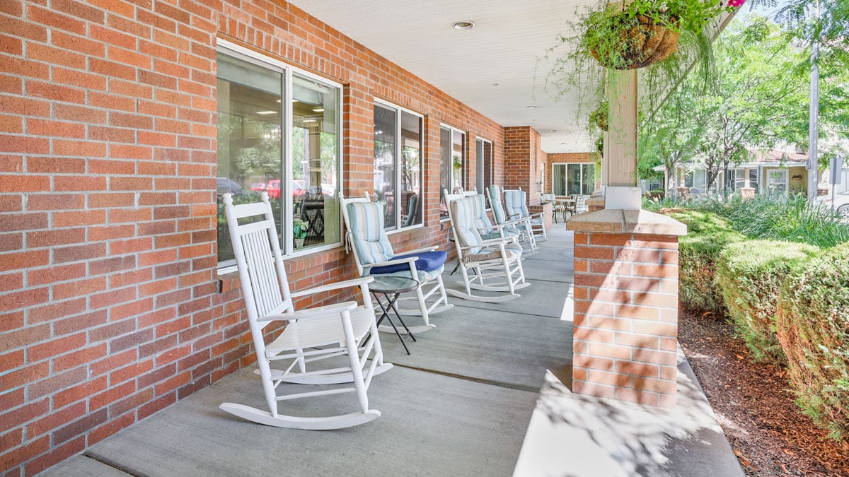 The outdoor patio at Salmon Creek